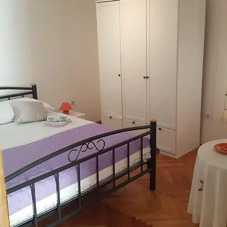 22 * Omiš